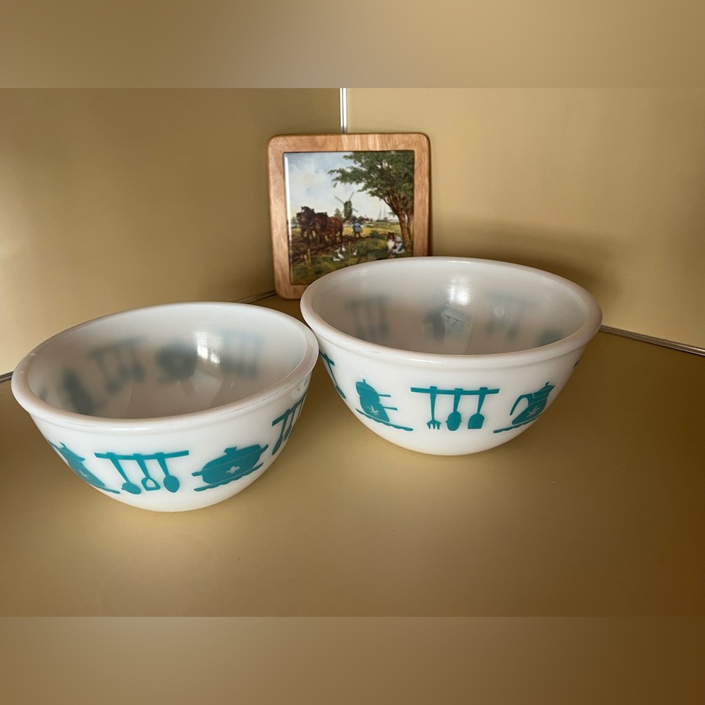 Set of 2 Hazel Atlas “kitchen aids” print mixing bowls